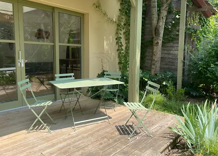 بيت للعطل De L'atelier In *